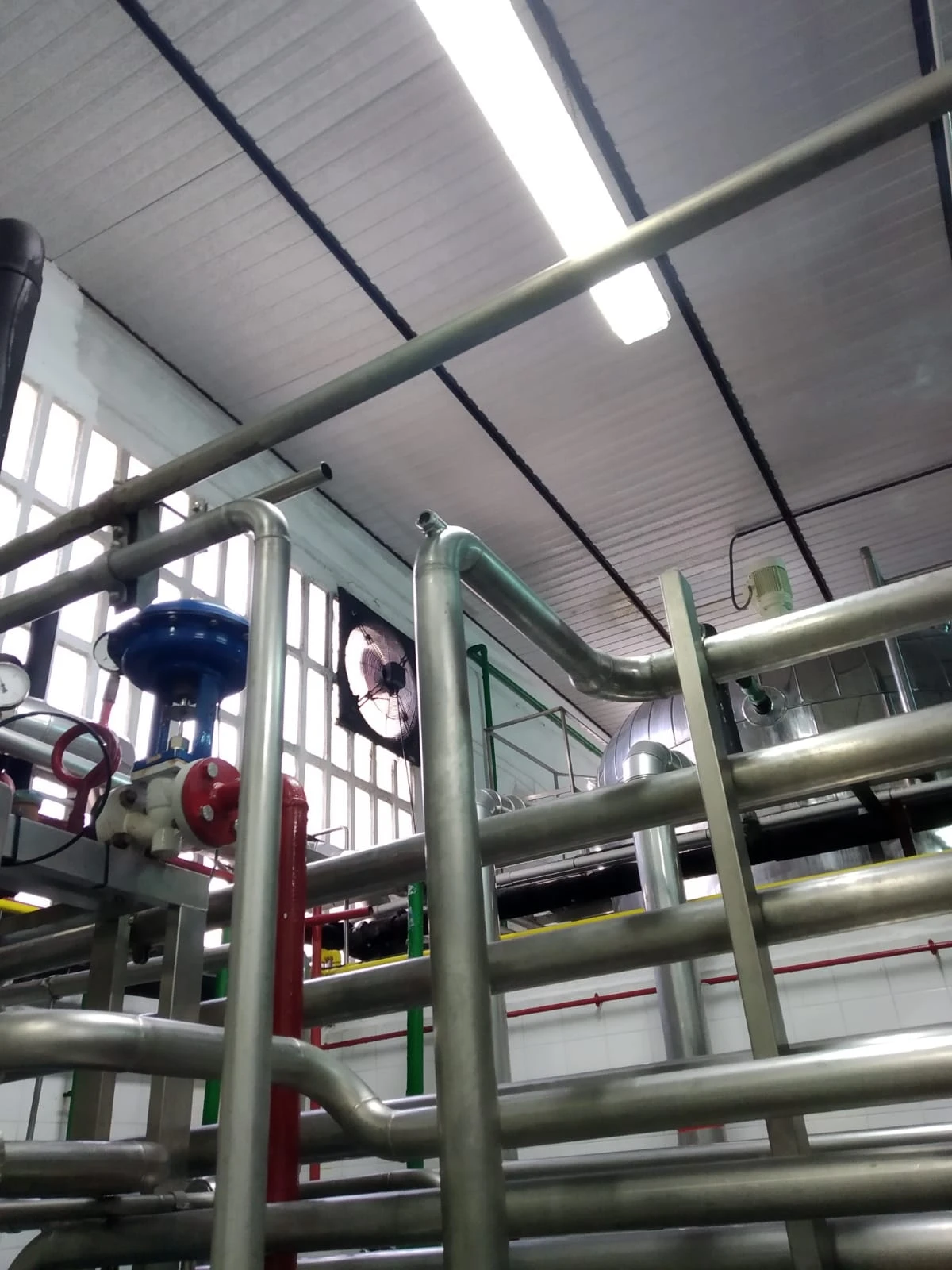 Instalación de tuberías y soldadura industrial para sector alimentario